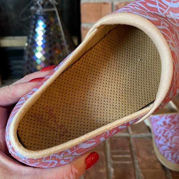 Dansko Victoria Red Grass Jute Canvas Espadrille Clogs - Picture 7 of 7